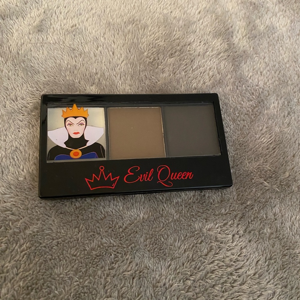 Used Like New Evil Queen Magic Mirror And Huntsman Without Brush